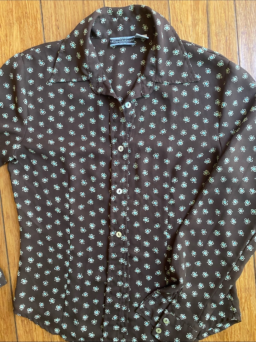Vintage Women’s Brown Printed Button-Up Blouse - so cute! Small Floral Pattern